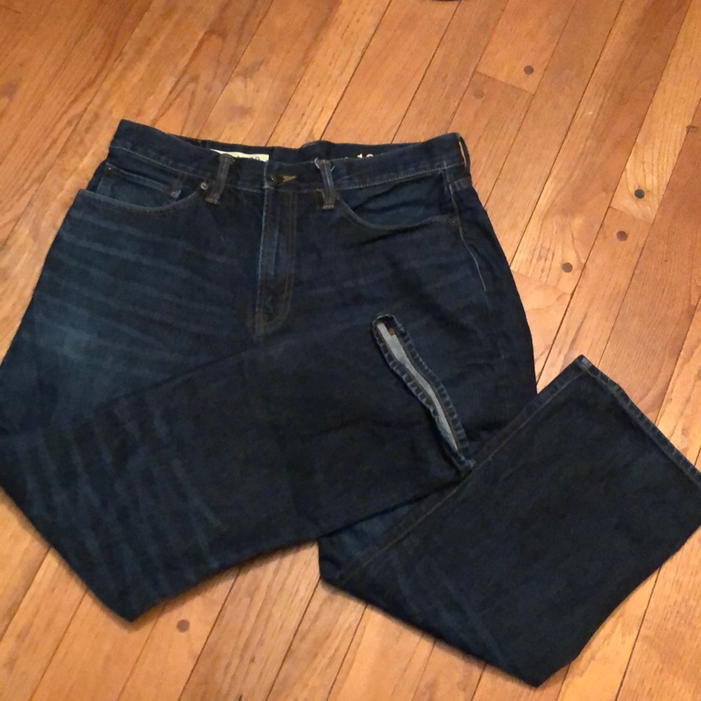 Gap relaxed fit dark blue jeans 33x30